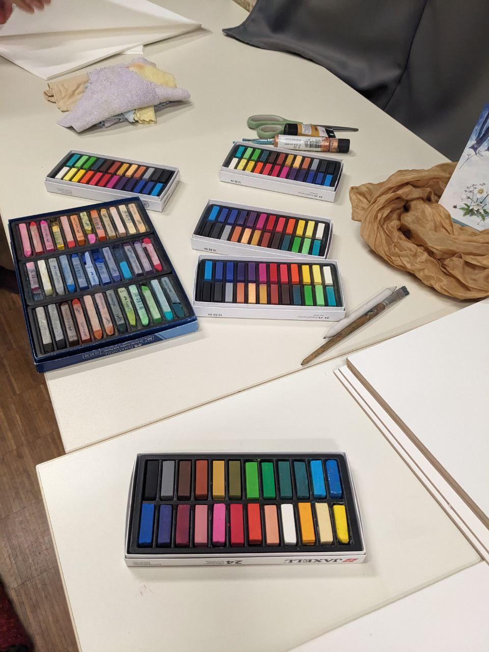 Monatliche Kunsttherapie-Gruppe